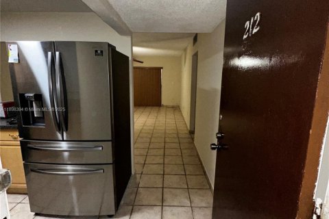 Apartment in Sweetwater, Florida 2 bedrooms, 66.89 sq.m. № 1950982 - photo 2