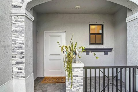 Townhouse in Miami Gardens, Florida 3 bedrooms, 124.86 sq.m. № 1845493 - photo 3