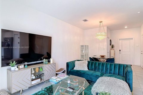 Townhouse in Miami Gardens, Florida 3 bedrooms, 124.86 sq.m. № 1845493 - photo 10