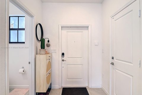 Townhouse in Miami Gardens, Florida 3 bedrooms, 124.86 sq.m. № 1845493 - photo 4