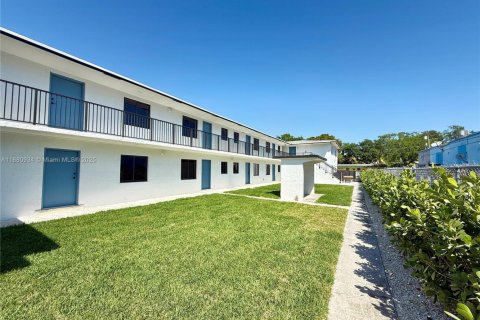 Condo in Miami, Florida, 2 bedrooms  № 1978057 - photo 12