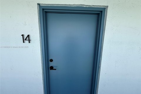 Condo in Miami, Florida, 2 bedrooms  № 1978057 - photo 11