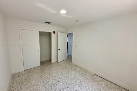 Condo in Miami, Florida, 2 bedrooms  № 1978057 - photo 9