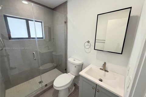 Condo in Miami, Florida, 2 bedrooms  № 1978057 - photo 13