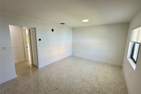 Condo in Miami, Florida, 2 bedrooms  № 1978057 - photo 3