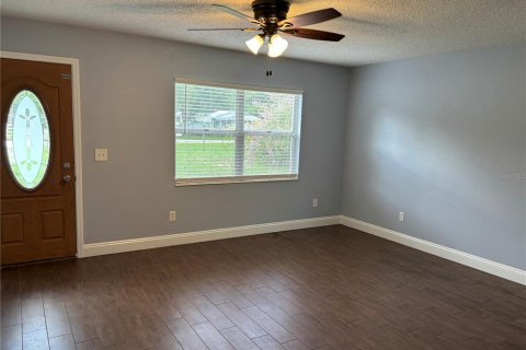 House in Apopka, Florida 3 bedrooms, 127.83 sq.m. № 1909117 - photo 3