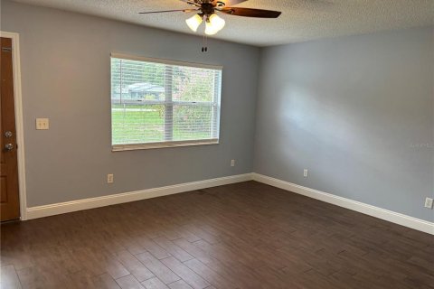 House in Apopka, Florida 3 bedrooms, 127.83 sq.m. № 1909117 - photo 4