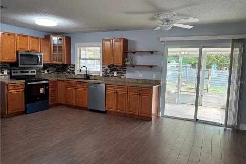House in Apopka, Florida 3 bedrooms, 127.83 sq.m. № 1909117 - photo 6
