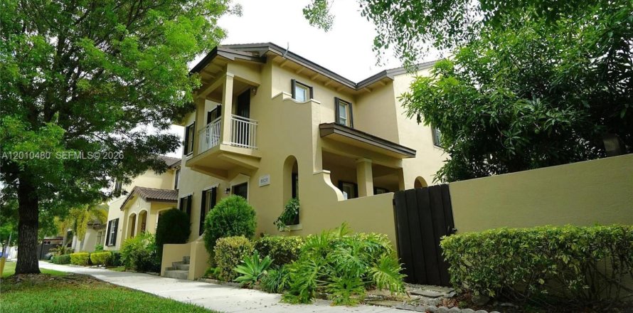 House in Homestead, Florida 4 bedrooms, 222.97 sq.m. № 2073704