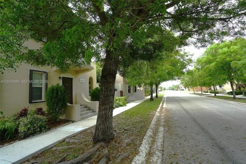 House in Homestead, Florida 4 bedrooms, 222.97 sq.m. № 2073704 - photo 4