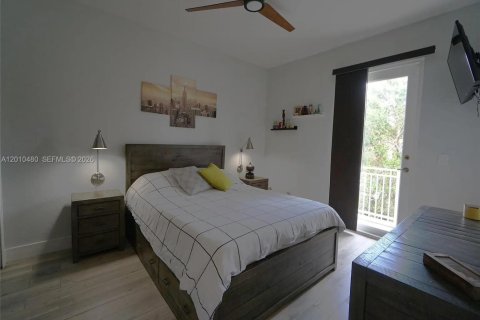House in Homestead, Florida 4 bedrooms, 222.97 sq.m. № 2073704 - photo 15