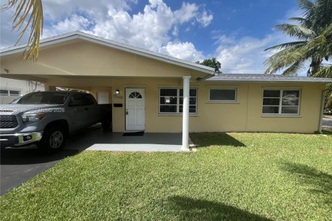 Villa ou maison à vendre à Tamarac, Floride: 3 chambres, 121.05 m2 № 2025613 - photo 1