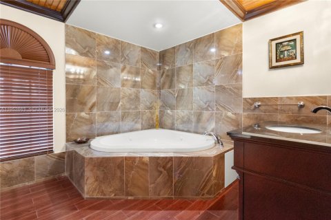 Casa en venta en Coral Springs, Florida, 5 dormitorios, 255.11 m2 № 2007829 - foto 28