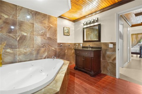 Casa en venta en Coral Springs, Florida, 5 dormitorios, 255.11 m2 № 2007829 - foto 26