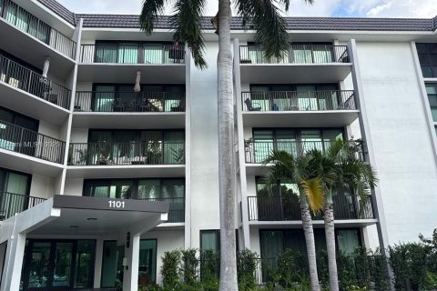 Condo in Fort Lauderdale, Florida, 2 bedrooms  № 1955882 - photo 1