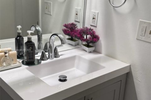 Condo in Fort Lauderdale, Florida, 2 bedrooms  № 1955882 - photo 6