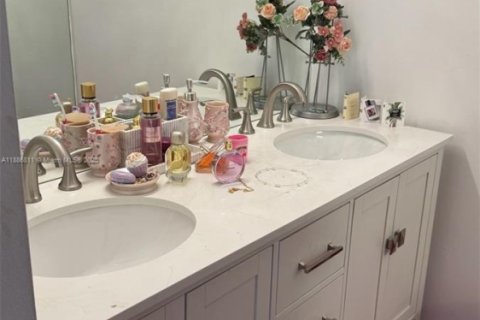 Condo in Fort Lauderdale, Florida, 2 bedrooms  № 1955882 - photo 8