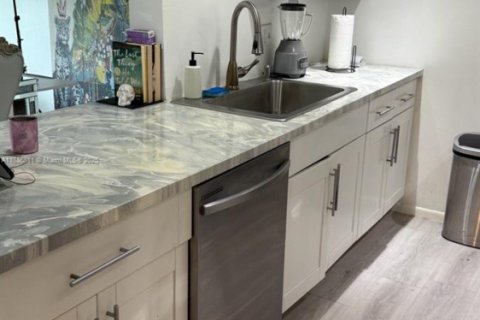 Condo in Fort Lauderdale, Florida, 2 bedrooms  № 1955882 - photo 4