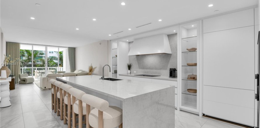 Кондоминиум с 2 спальнями в Бока-Ратон, Флорида № 1980903