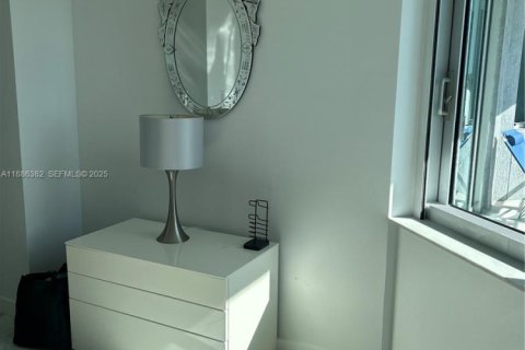 Condominio en alquiler en Miami, Florida, 2 dormitorios, 113.99 m2 № 1942584 - foto 13