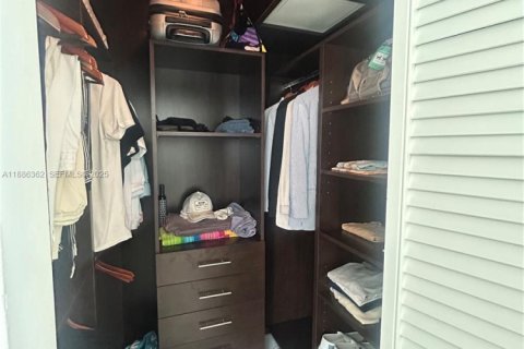 Condominio en alquiler en Miami, Florida, 2 dormitorios, 113.99 m2 № 1942584 - foto 9
