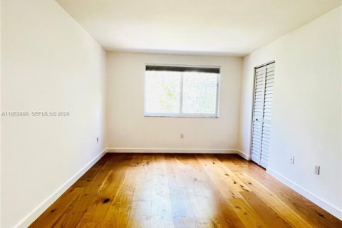 Townhouse in Miami, Florida 2 bedrooms, 92.9 sq.m. № 2033952 - photo 18