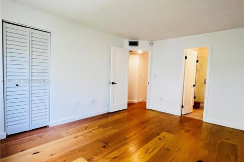 Townhouse in Miami, Florida 2 bedrooms, 92.9 sq.m. № 2033952 - photo 8