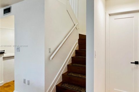 Townhouse in Miami, Florida 2 bedrooms, 92.9 sq.m. № 2033952 - photo 17