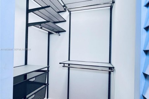 Townhouse in Miami, Florida 2 bedrooms, 92.9 sq.m. № 2033952 - photo 9