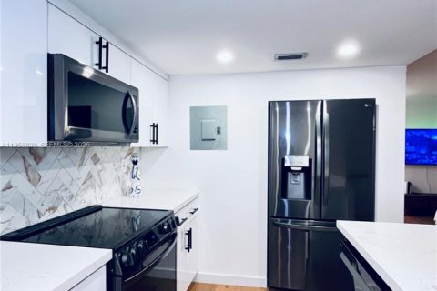 Townhouse in Miami, Florida 2 bedrooms, 92.9 sq.m. № 2033952 - photo 7