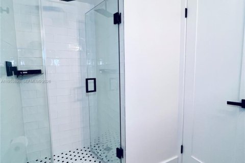 Townhouse in Miami, Florida 2 bedrooms, 92.9 sq.m. № 2033952 - photo 12