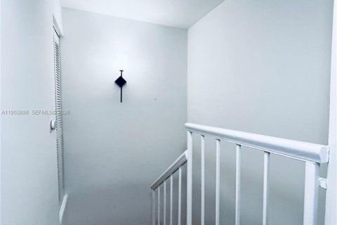 Townhouse in Miami, Florida 2 bedrooms, 92.9 sq.m. № 2033952 - photo 16