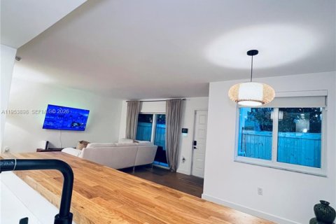 Townhouse in Miami, Florida 2 bedrooms, 92.9 sq.m. № 2033952 - photo 4