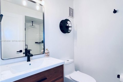 Townhouse in Miami, Florida 2 bedrooms, 92.9 sq.m. № 2033952 - photo 11