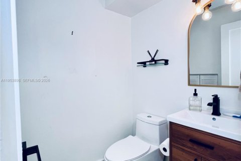 Townhouse in Miami, Florida 2 bedrooms, 92.9 sq.m. № 2033952 - photo 13