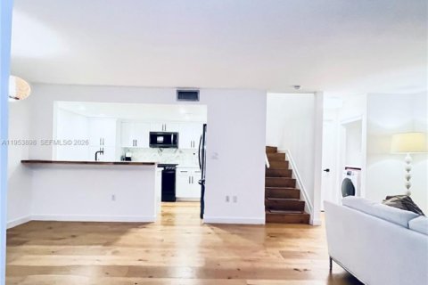 Townhouse in Miami, Florida 2 bedrooms, 92.9 sq.m. № 2033952