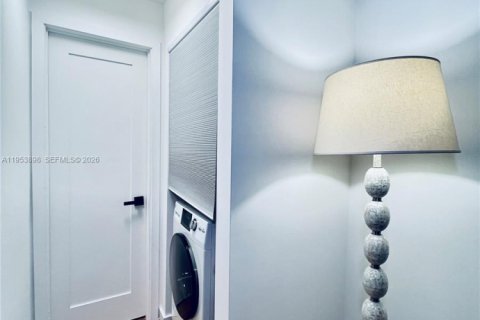 Townhouse in Miami, Florida 2 bedrooms, 92.9 sq.m. № 2033952 - photo 14