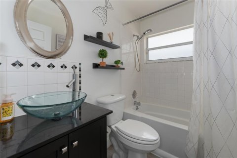 Villa ou maison à louer à Kissimmee, Floride: 3 chambres, 127.93 m2 № 2148893 - photo 17