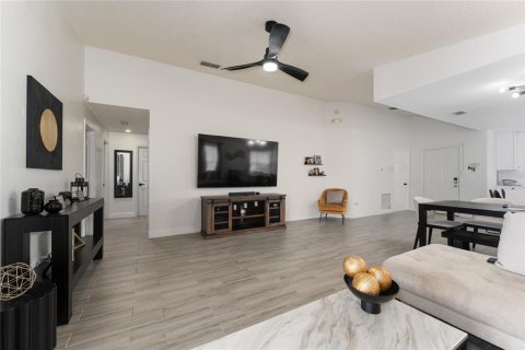 Villa ou maison à louer à Kissimmee, Floride: 3 chambres, 127.93 m2 № 2148893 - photo 10