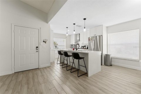 Villa ou maison à louer à Kissimmee, Floride: 3 chambres, 127.93 m2 № 2148893 - photo 4