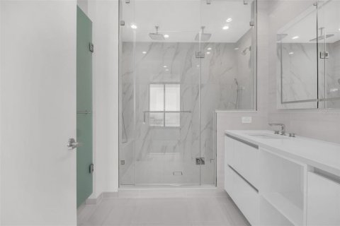 Condo in Saint Petersburg, Florida, 3 bedrooms  № 2145622 - photo 26