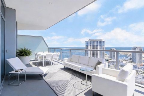 Condo in Saint Petersburg, Florida, 3 bedrooms  № 2145622 - photo 2