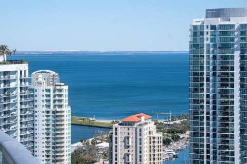 Condo in Saint Petersburg, Florida, 3 bedrooms № 2145622
