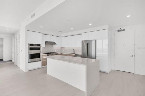 Condo in Saint Petersburg, Florida, 3 bedrooms  № 2145622 - photo 15