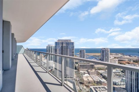 Condo in Saint Petersburg, Florida, 3 bedrooms  № 2145622 - photo 3