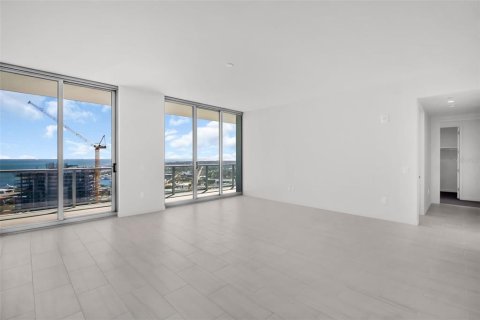 Condo in Saint Petersburg, Florida, 3 bedrooms  № 2145622 - photo 16