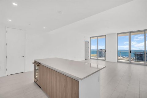 Condo in Saint Petersburg, Florida, 3 bedrooms  № 2145622 - photo 10