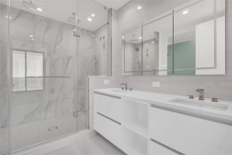 Condo in Saint Petersburg, Florida, 3 bedrooms  № 2145622 - photo 27