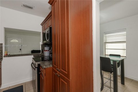 Купить виллу или дом в Хайалиа, Флорида 2 спальни, 72м2, № 2168092 - фото 14