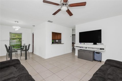 Купить виллу или дом в Хайалиа, Флорида 2 спальни, 72м2, № 2168092 - фото 3